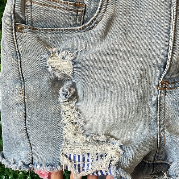Women’s High Rise Distressed Denim Shorts - SWS - Size 3 (fits like a 1) - Picture 2 of 4